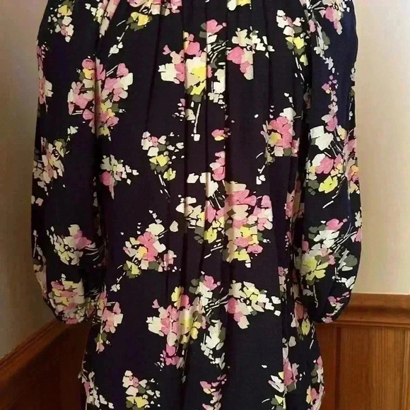 Crown & Ivy navy, white, pink, yellow floral 3/4 sleeves Small blouse, v neck - Picture 2 of 6